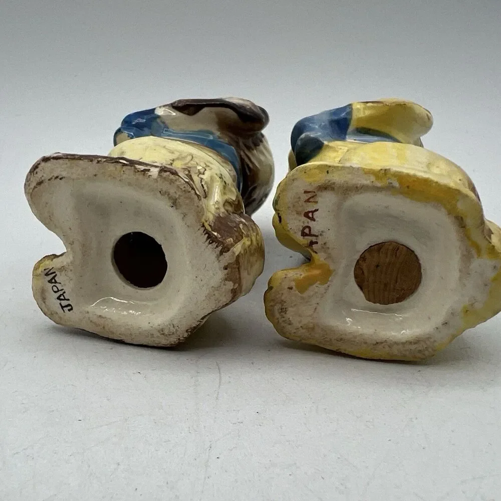 Vintage Kitsch Sitting Puppy Dogs Blue Bows Salt Pepper Shakes 3